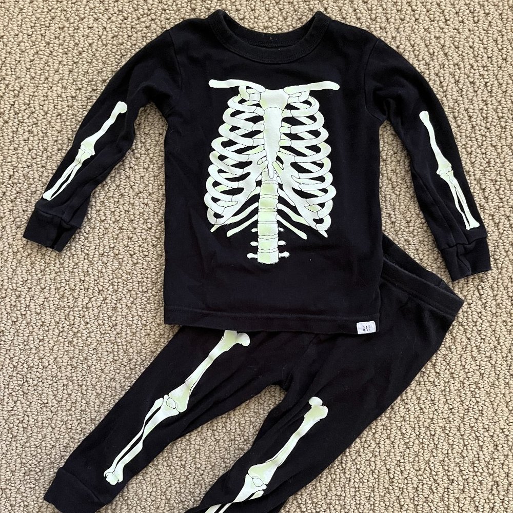 Baby GAP 18-24 month black skeleton pajama set